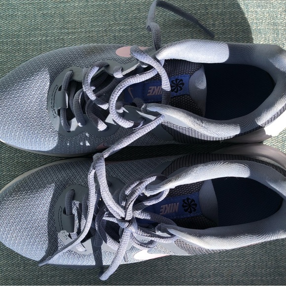 Women’s Nike Revolution Running Shoes - Picture 4 of 6